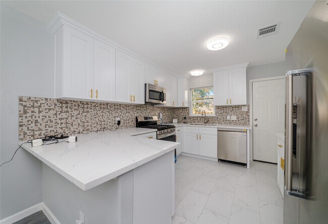 Building Photo - 1716 Crestdale Dr