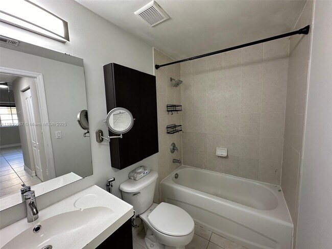 Building Photo - 7300 NW 114th Ave