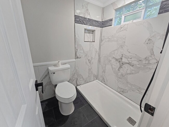 Building Photo - COMPLETELY RENOVATED 4 Bedroom/2 Bath Harv...