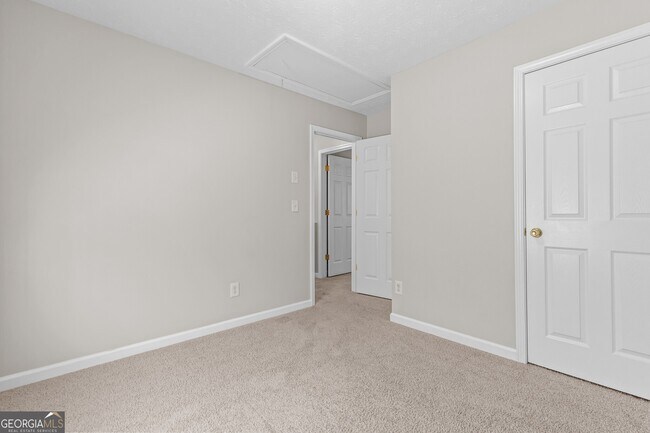 Building Photo - 2284 Oakland Spring Dr