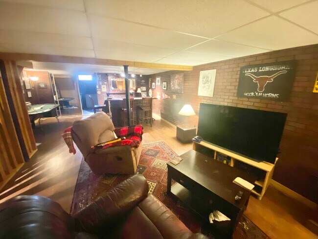 Building Photo - 56 Morellen Ln