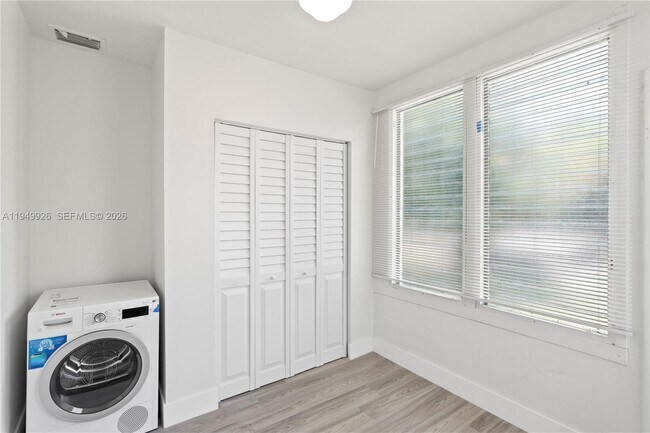 Building Photo - 113 NW 57th St