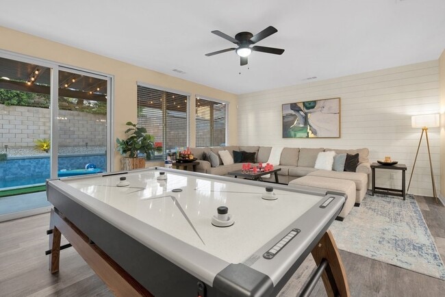 Building Photo - 84066 Olona Ct