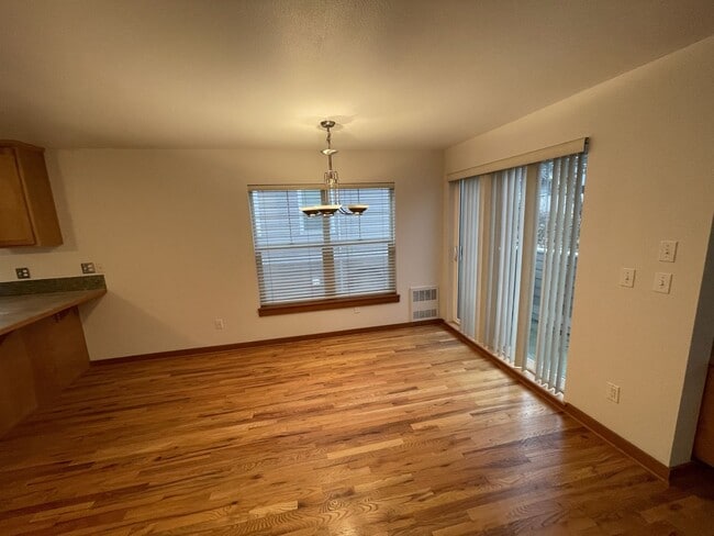Building Photo - Wedgwood Townhome