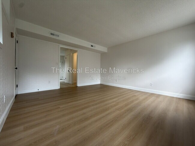 Building Photo - 2318 Green Forest Dr