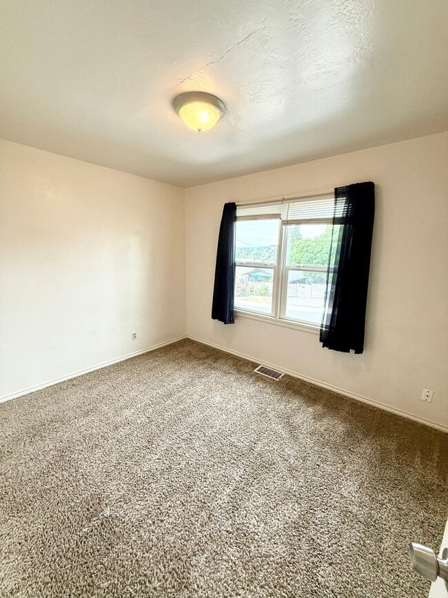 Building Photo - 1124/1128 Perry