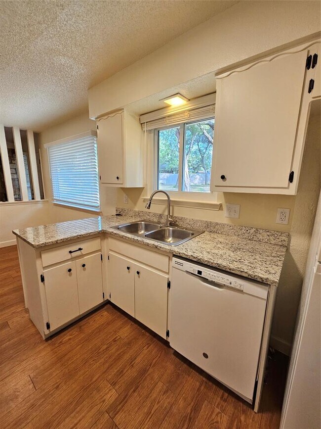Building Photo - 8005 Creekmere Ln
