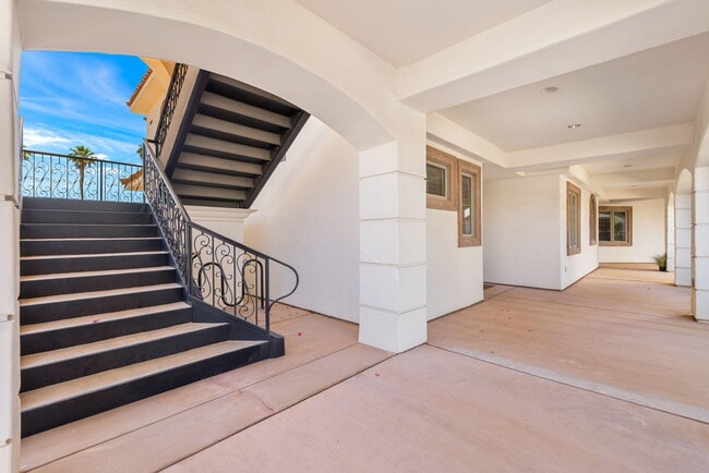 Building Photo - 2801 Via Calderia