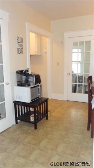 Building Photo - 566 Park Ave