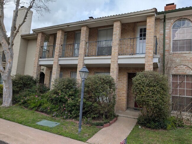 Building Photo - 3258 Continental Dr