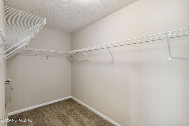 Building Photo - 4619 Pine Lake Dr