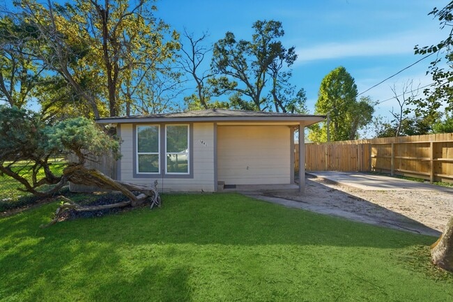 Primary Photo - 1041 Dolly Wright St