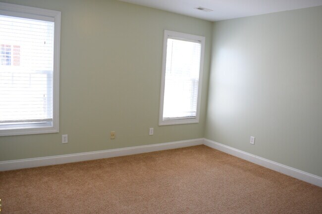 Building Photo - 1305 Wakefield Ct