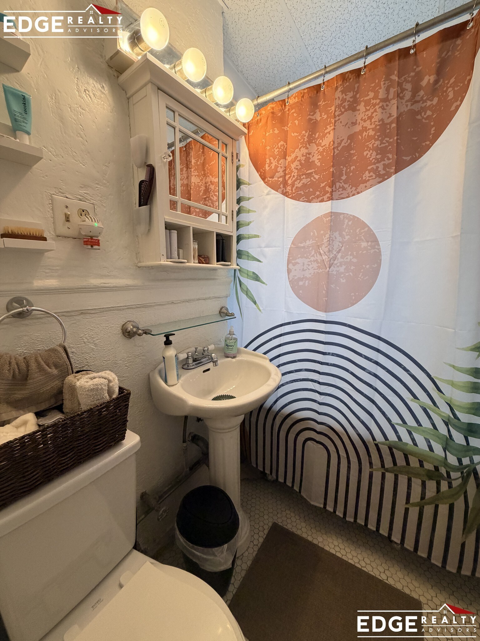 Building Photo - 264 Kelton St