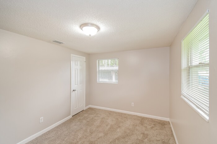 Building Photo - 6019 Verdes Rd