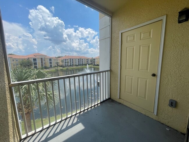 Building Photo - 1br/1ba Visconti Condo with Water View!