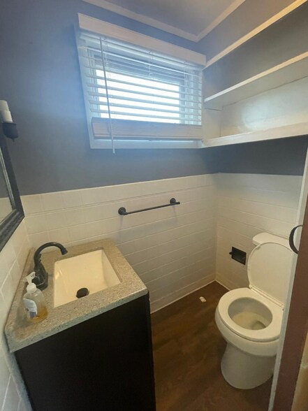 Building Photo - 1612 Parker Dr