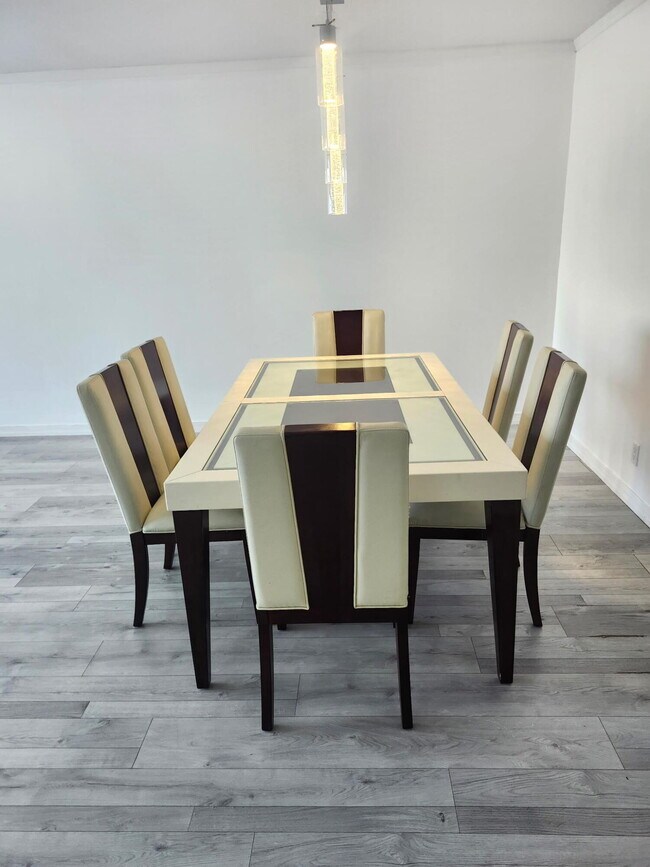 Building Photo - 3091 N Course Dr