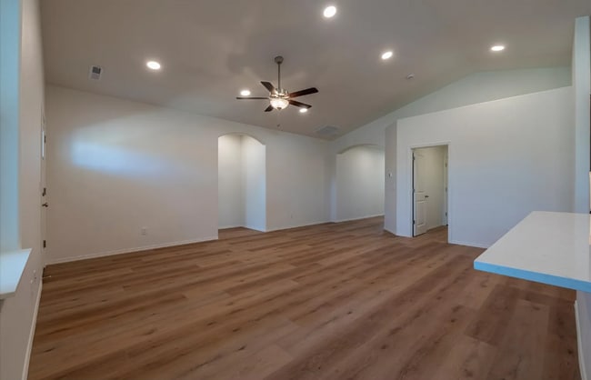 Building Photo - 761 Spyglass