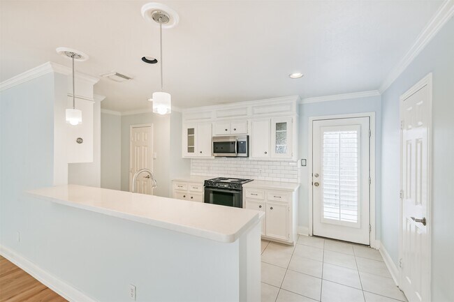 Building Photo - 738 Redwing Pl Dr