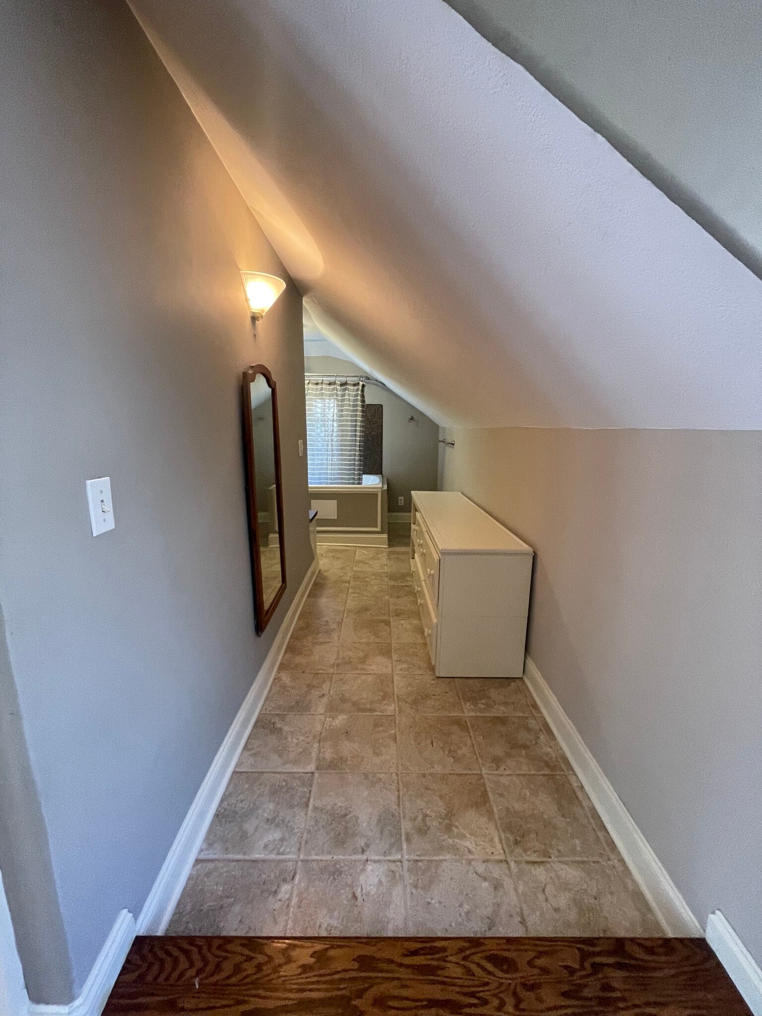 Bathroom ensuite, 2nd floor - 4528 Terrace St