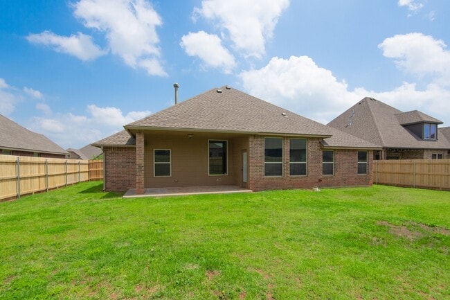 Building Photo - 701 Lindsey Ln