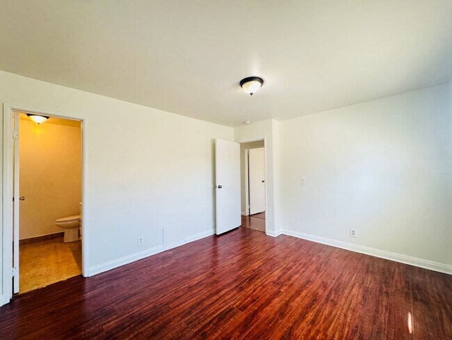 Building Photo - 2340 W Greenacre Ave