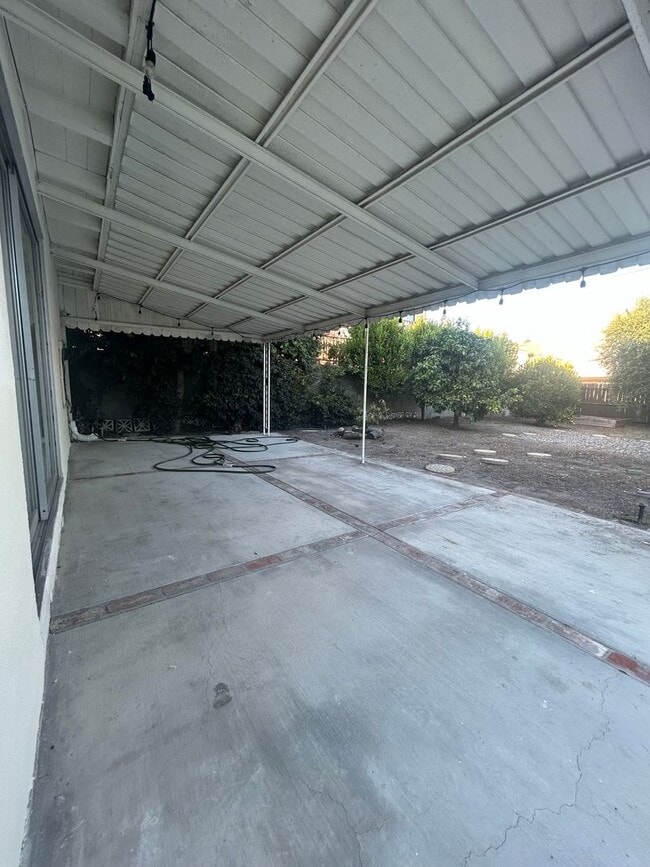 Building Photo - Beautiful Spacious 2Bd/2Bth with Bonus Family Room