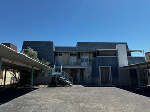 Building Photo - 3 BEDROOM 2 BATH, FIRST FLOOR UNIT