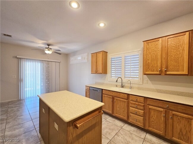 Building Photo - 533 Carmel Mesa Dr