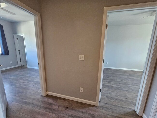 Building Photo - Contemporary townhome in Great Location