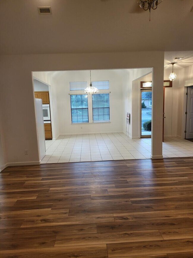 Building Photo - 100 Braeburn Cir