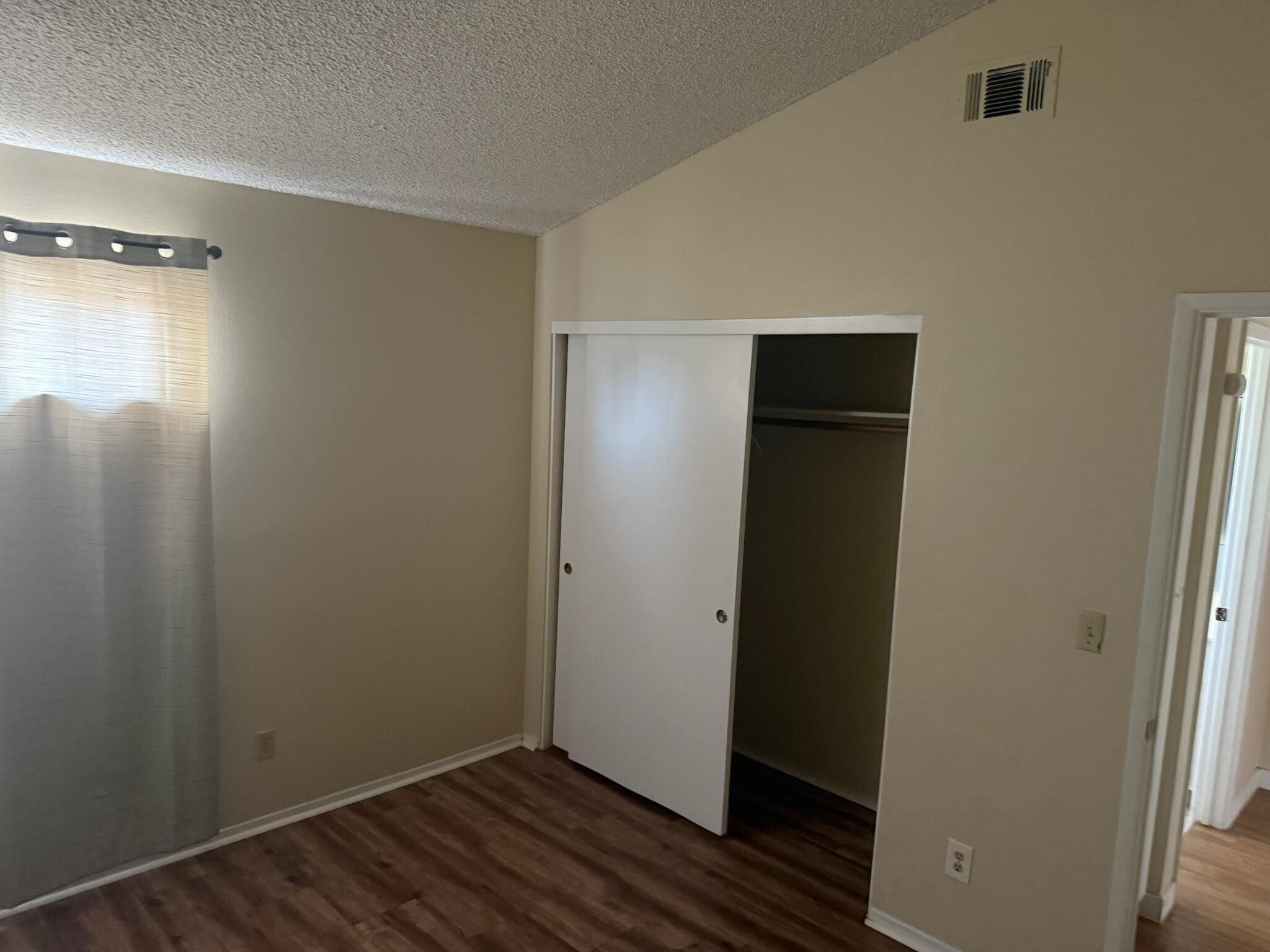 Building Photo - 853 Harper Ct