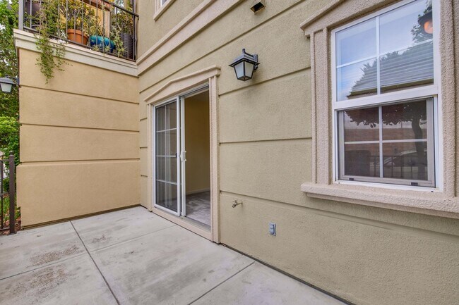 Building Photo - Modern Communication Hill Townhome | Panoramic Mountain Views