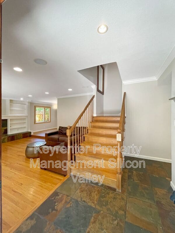 Building Photo - 958 Cherry Ave