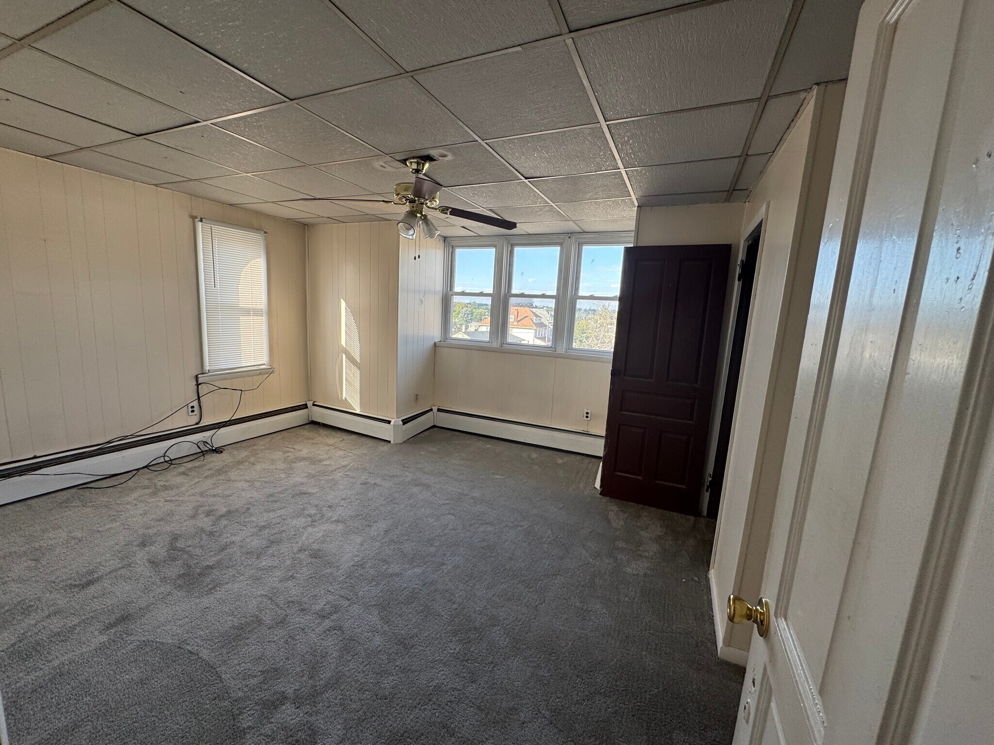 Building Photo - 638 Roosevelt Ave