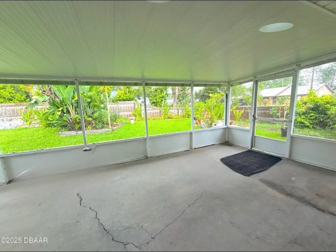 Building Photo - 1952 Menger Cir