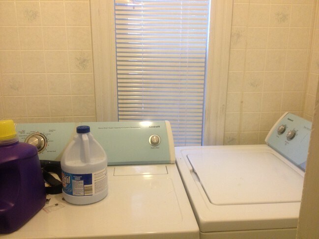 Building Photo - 221 E Potomac St