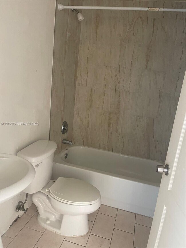 Building Photo - 110 SE 2nd St