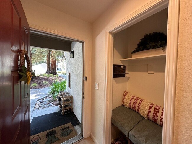 Building Photo - Beautiful Santa Clara Condo  Two Bedrooms ...
