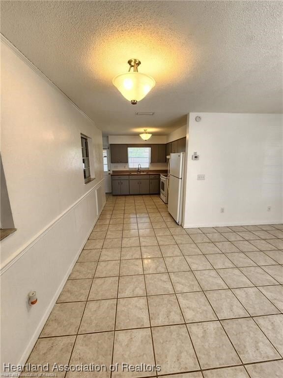 Building Photo - 3302 Dolphin Dr