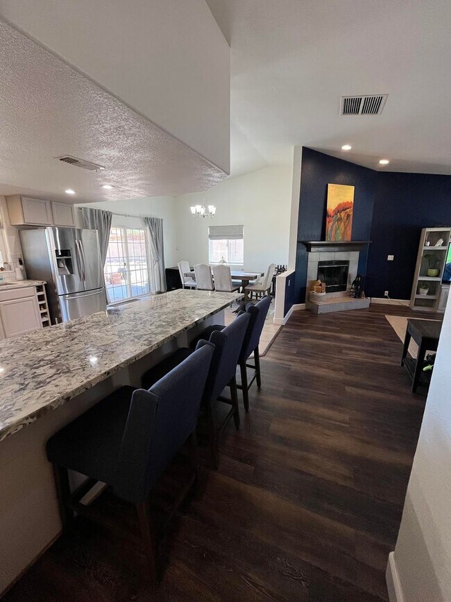 Building Photo - ****Move In Special**** $300 off 1st Month...