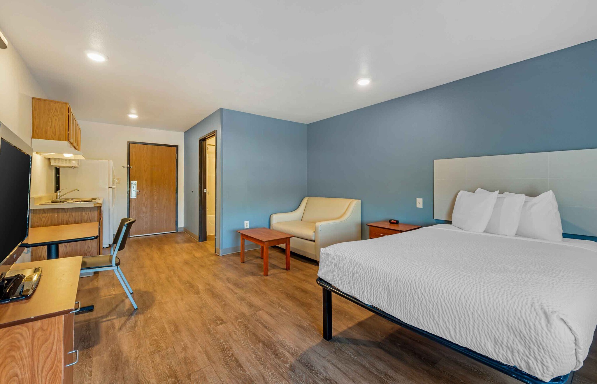 Building Photo - Furnished Studio-Indianapolis - Lawrence