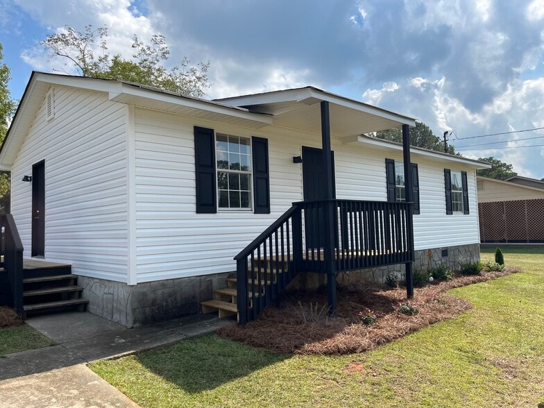 Front of house - 116 Bradley Cir