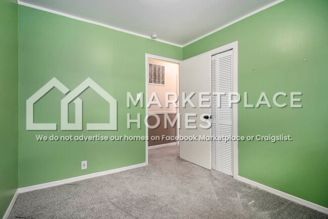Building Photo - 1349 Ebeling Dr