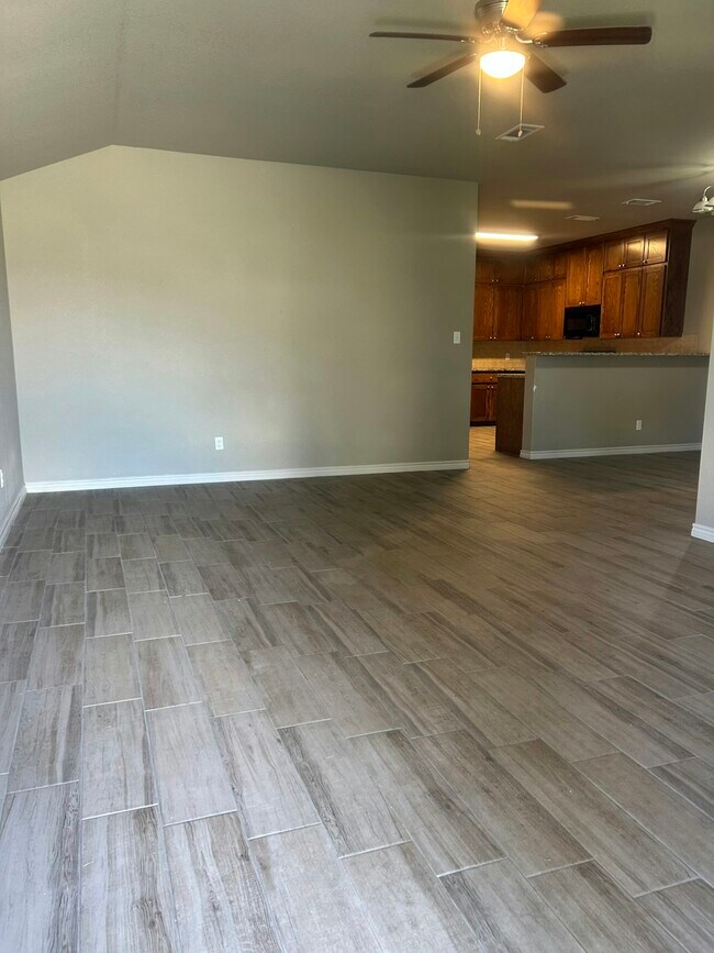 Building Photo - 2607 Leroy Ln