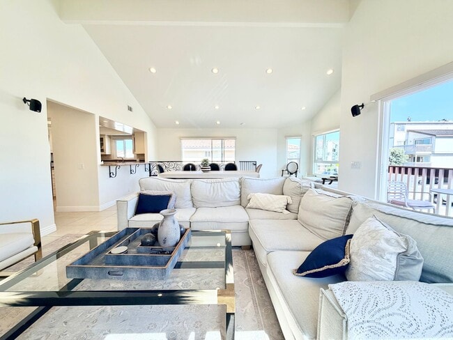 Building Photo - 3953 Sunset Ln