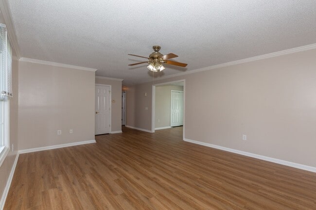 Building Photo - 3 bed/2 bath Single Family Home in Martins...
