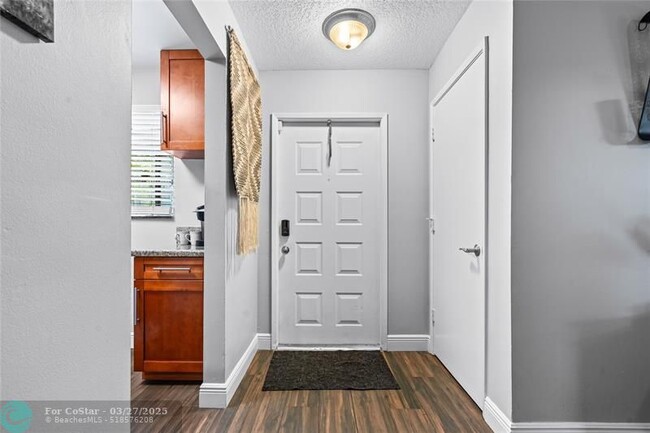 Building Photo - 2753 S Oakland Forest Dr