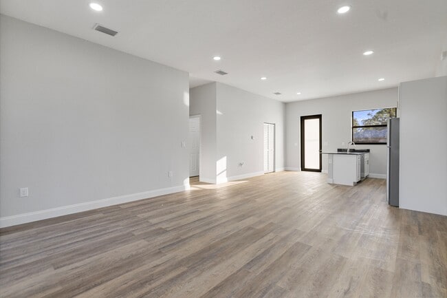 Building Photo - 4632 30th St SW
